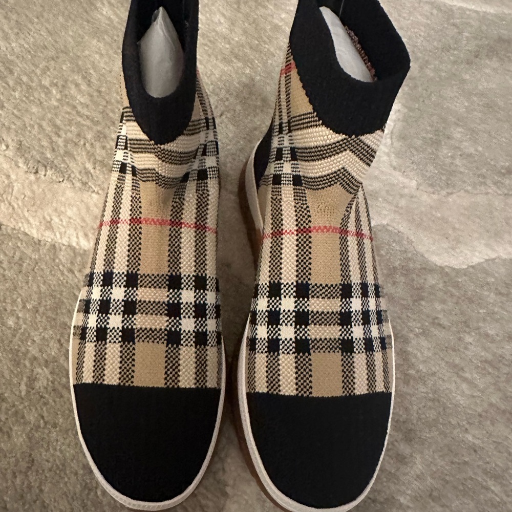 Burberry Kids Vintage Check Knit Sneakers – Size EU 33 (US Big Kid 2.5–3)